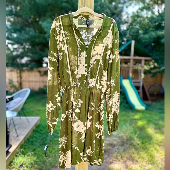 luna chix Dresses & Skirts - Free People Luna Chix NWT Beautiful dress amazing green and cream dress